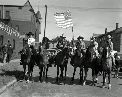 Michigan Gas Co. parade and round up for Ben Dean adv Monroe Ave