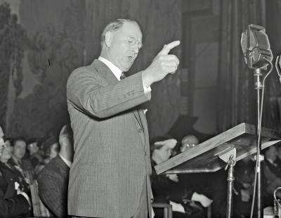 Col. Knox, speaking and with groups