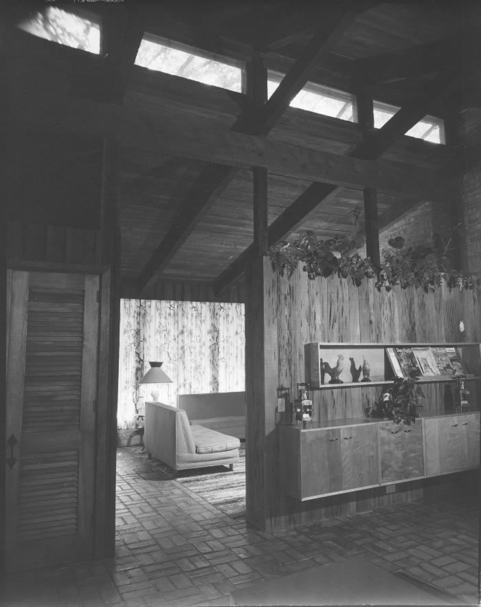 77 Lakeview SE, interior