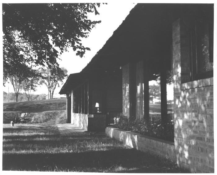 77 Lakeview SE