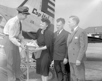 Air Express cake going to Washington