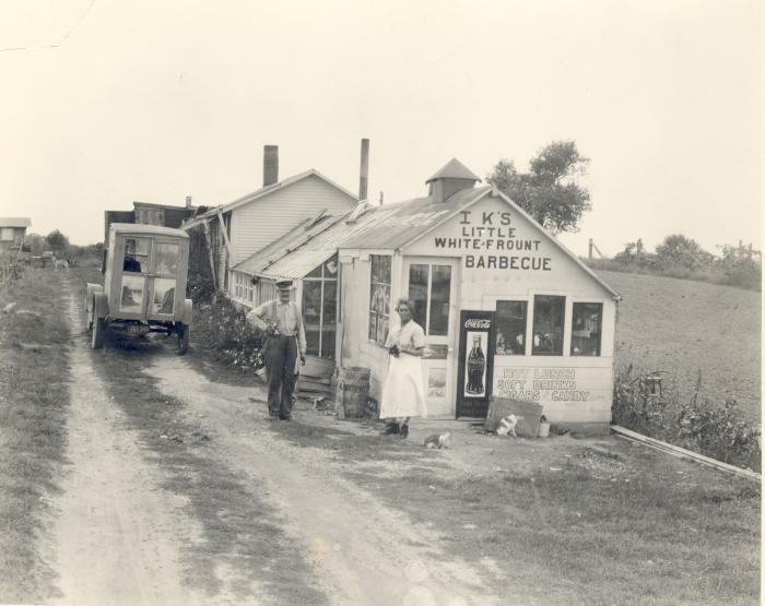 I K's Little White-Frount Barbecue Stand