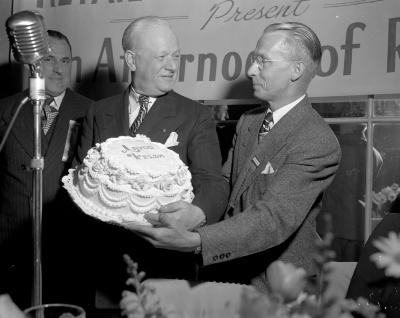 Bakers' Convention, cake for Mayor Welsh