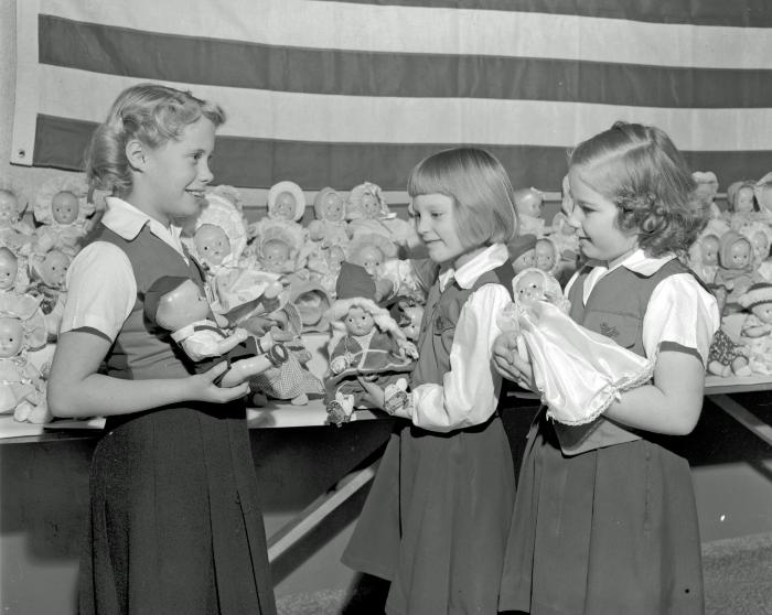 Campfire Girls, Aberdeen School, dolls for Santa Claus Girls