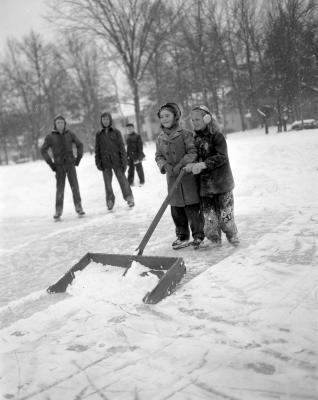 Snow, skating and tobbaggoning [tobogganing]